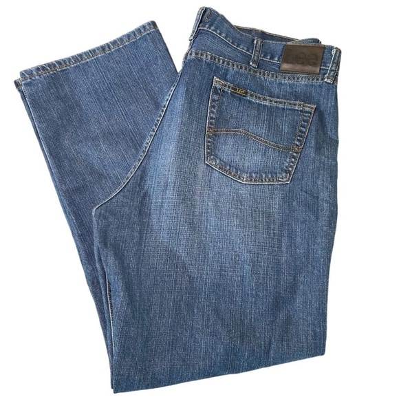 Lee Men's Premium Select Relaxed-Fit Straight-Leg Jean I Size: 40/32 - Picture 3 of 11